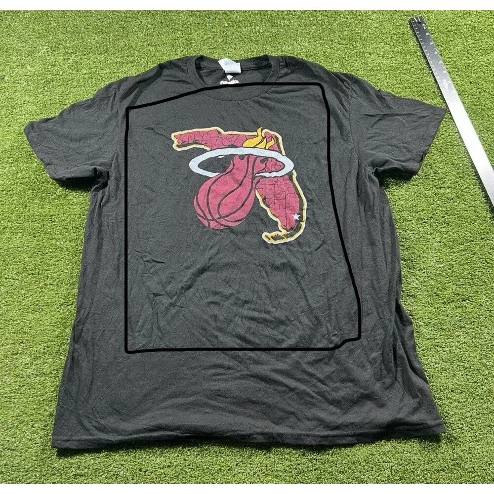 Fanatics Miami Heat T-Shirt Men XL Graphic Print Logo NWOT